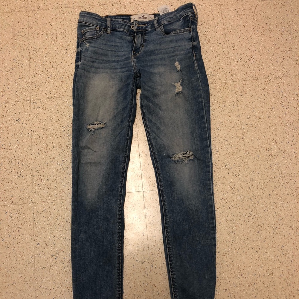 | CLOSET CLEANOUT| Hollister distressed jeans 👖